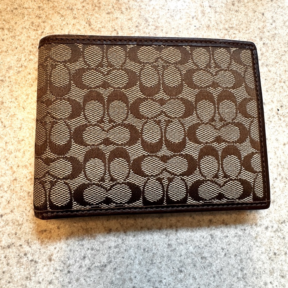 Coach men’s wallet, brown color, leather inside lightly used